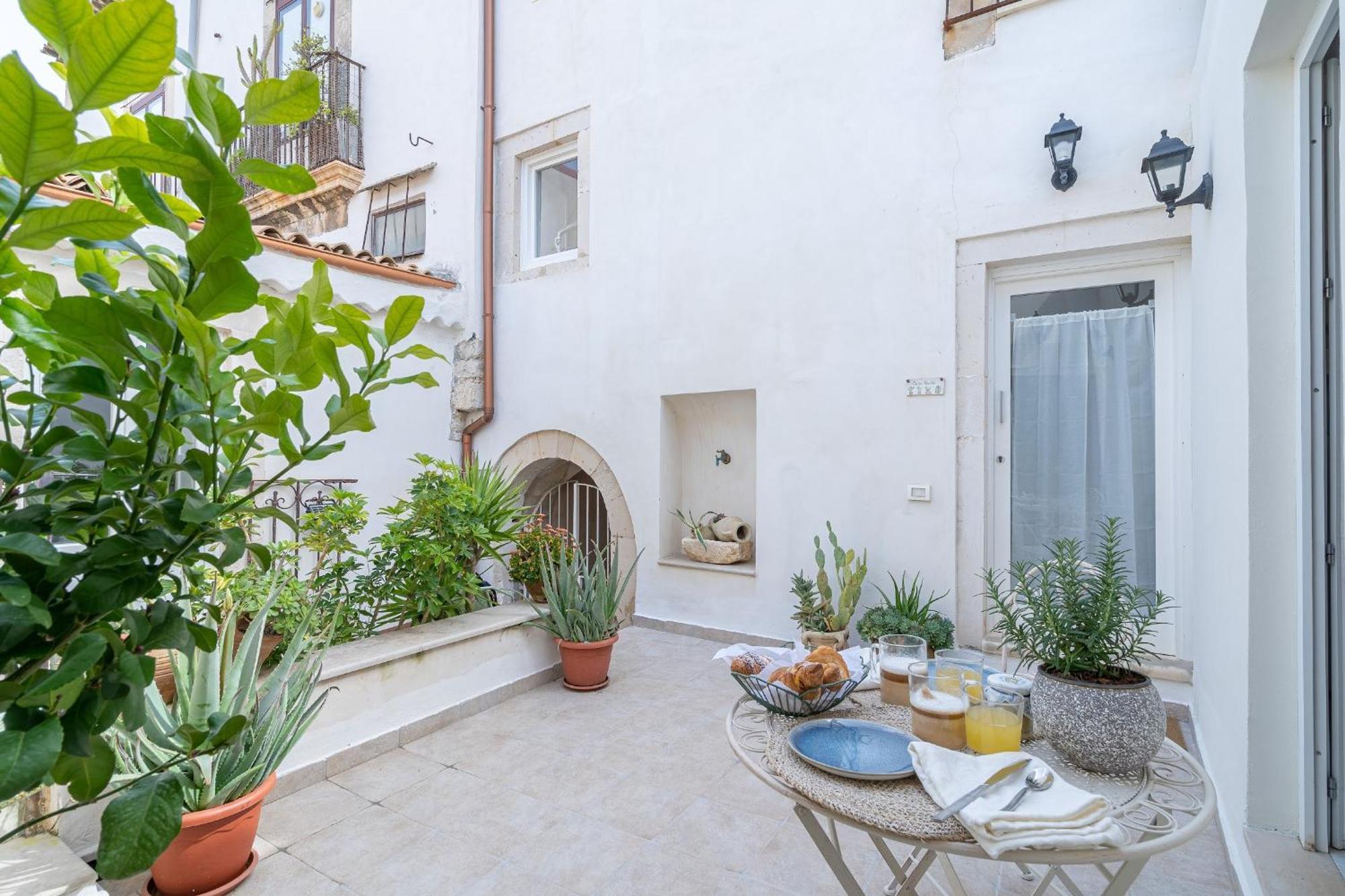 Ortigia Lifestyle 4 Seasons Villa Syracuse Exterior photo